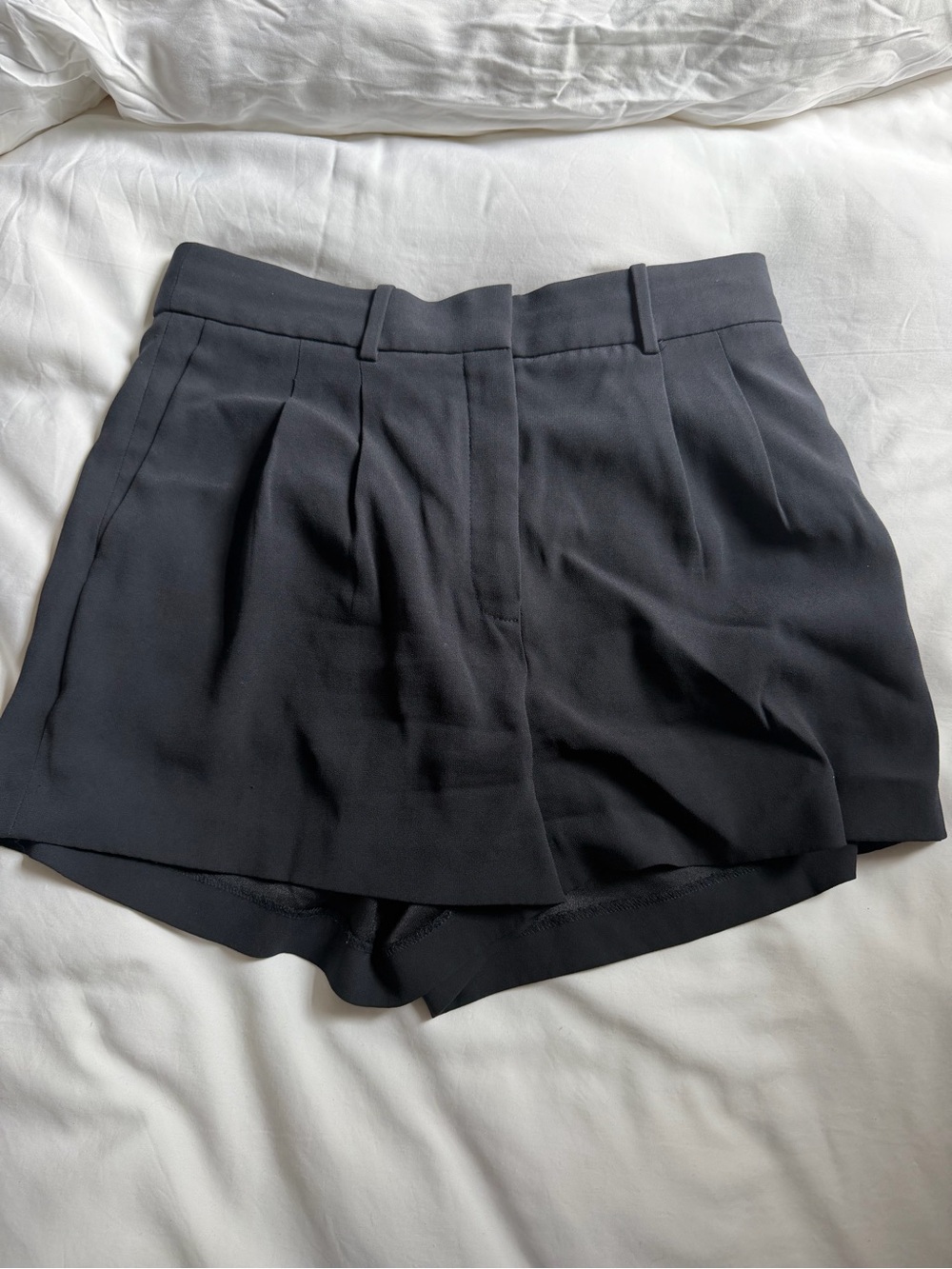 Navy Aritzia Babaton Pleated Mini Short